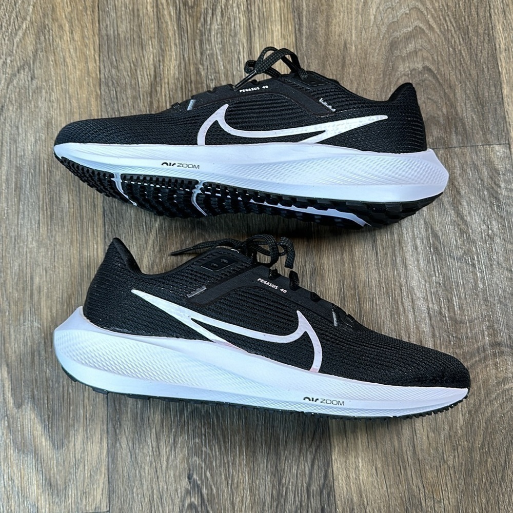 NWT Women Nike Air Zoom Pegasus Sneakers